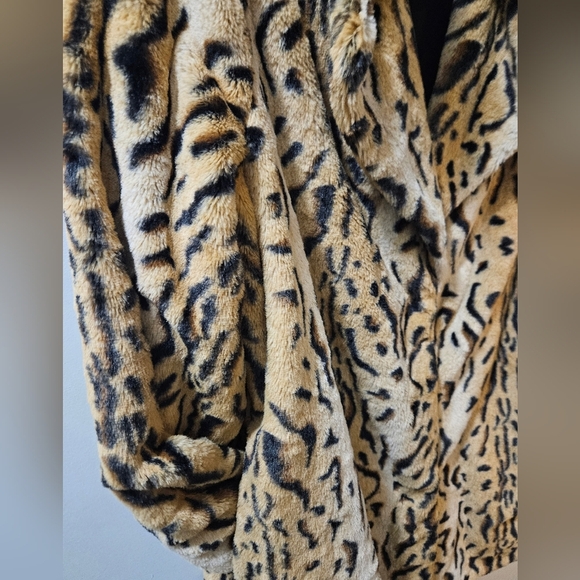 Love Token Leopard Print Faux Fur Coat - Picture 12 of 14